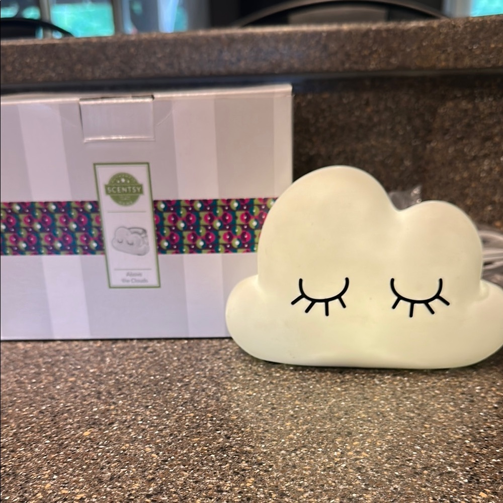 Scentsy Above The Clouds wax warmer 😴🌙☁️